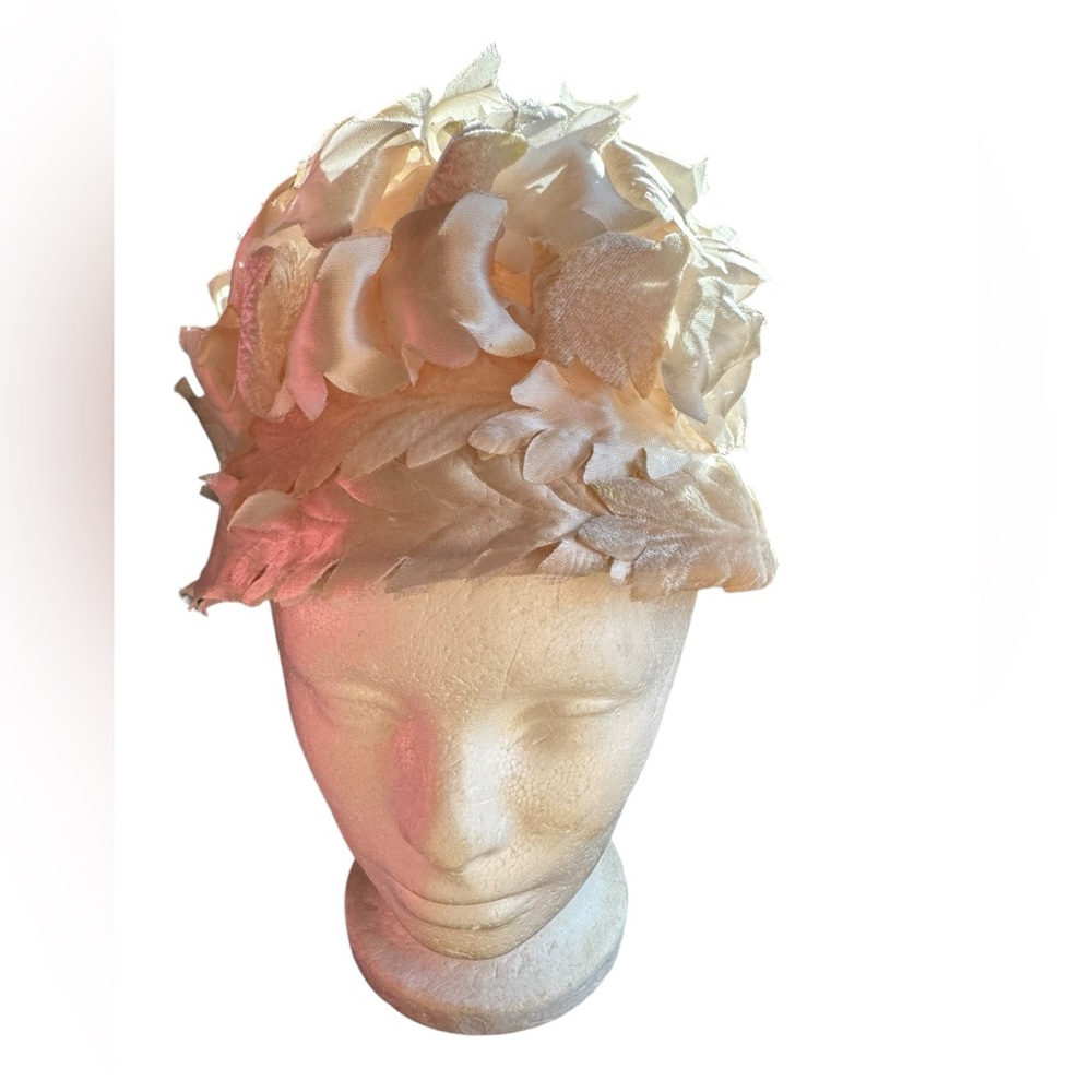 1960s Cream Colored Floral Petal Peach Bucket Hat - Picture 2 of 5